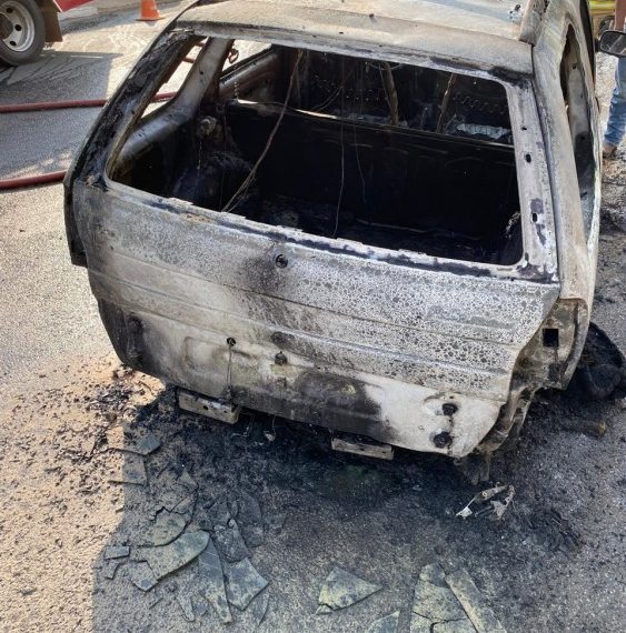 Carro pega fogo em Andradas