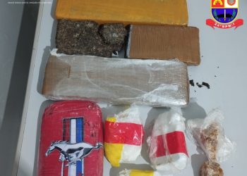 Suspeitos tentam atropelar policial e são presos por tráfico de drogas em Tambaú