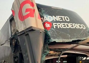 Ônibus da dupla João Neto e Frederico sofre acidente em Minas Gerais