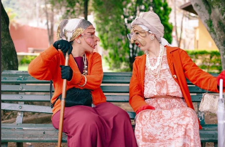 “Idosas carismáticas” levam debate sobre alimentação e artes para escolas públicas de Poços