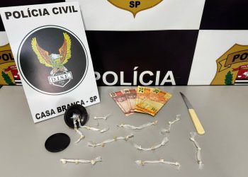 Polícia Civil acha 30 pedras de crack escondidas em um galão de água