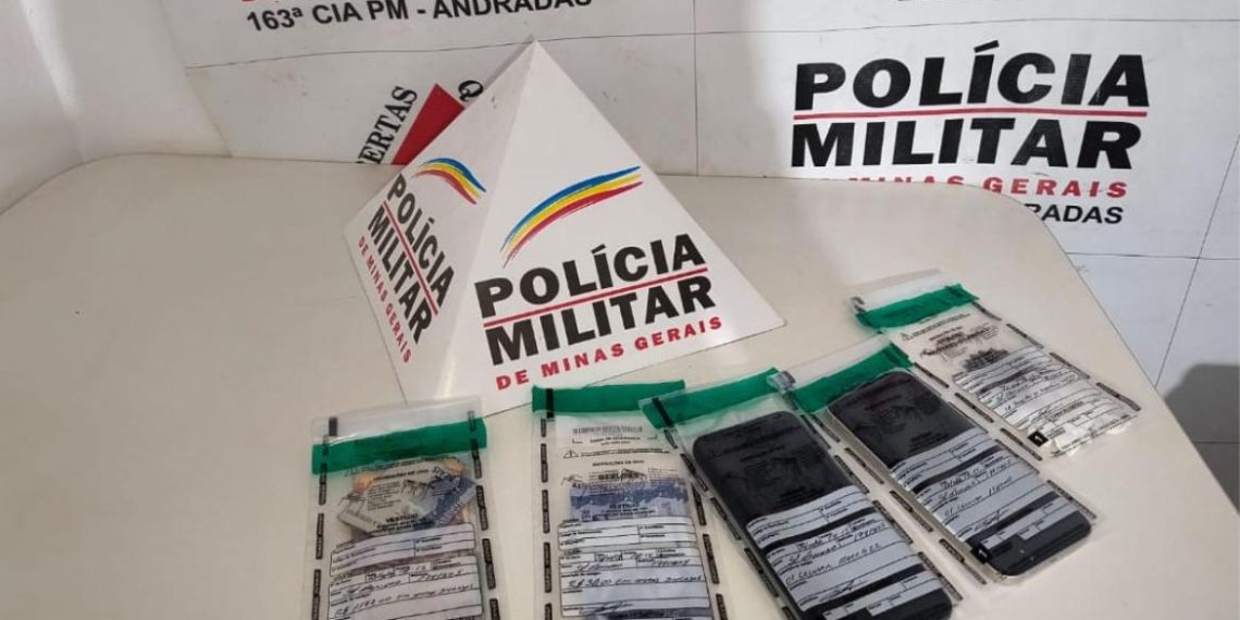 PM prende dois homens em flagrante traficando cocaína em Andradas