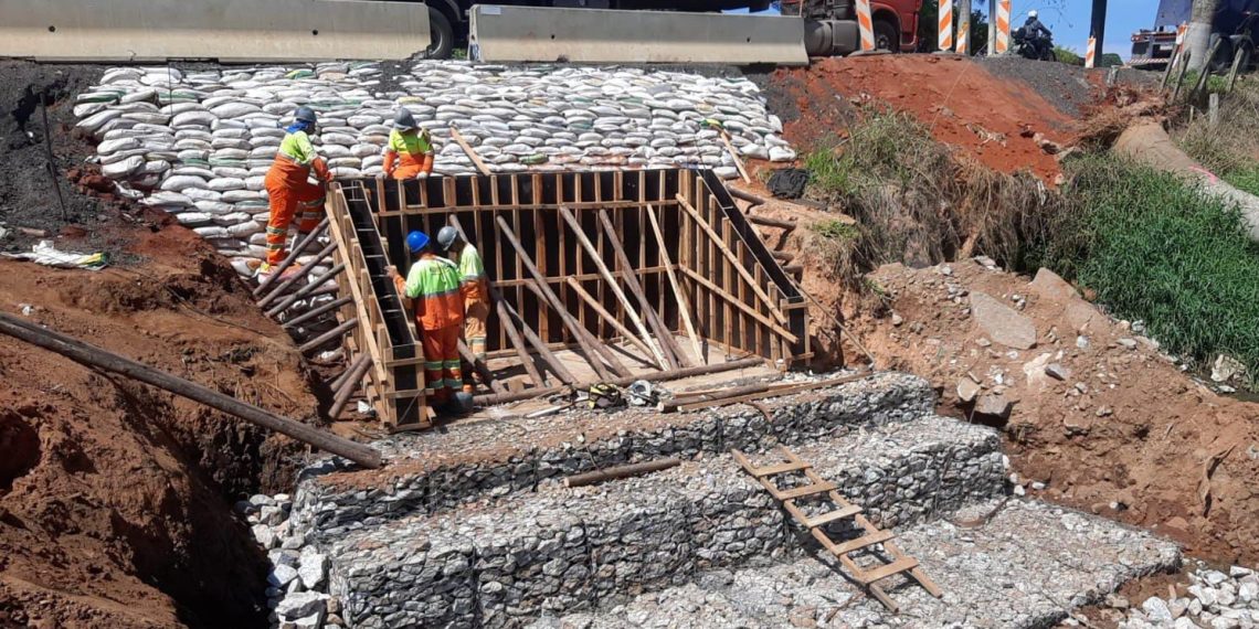 Confira as rodovias que serão interditadas durante a semana em Poços e região