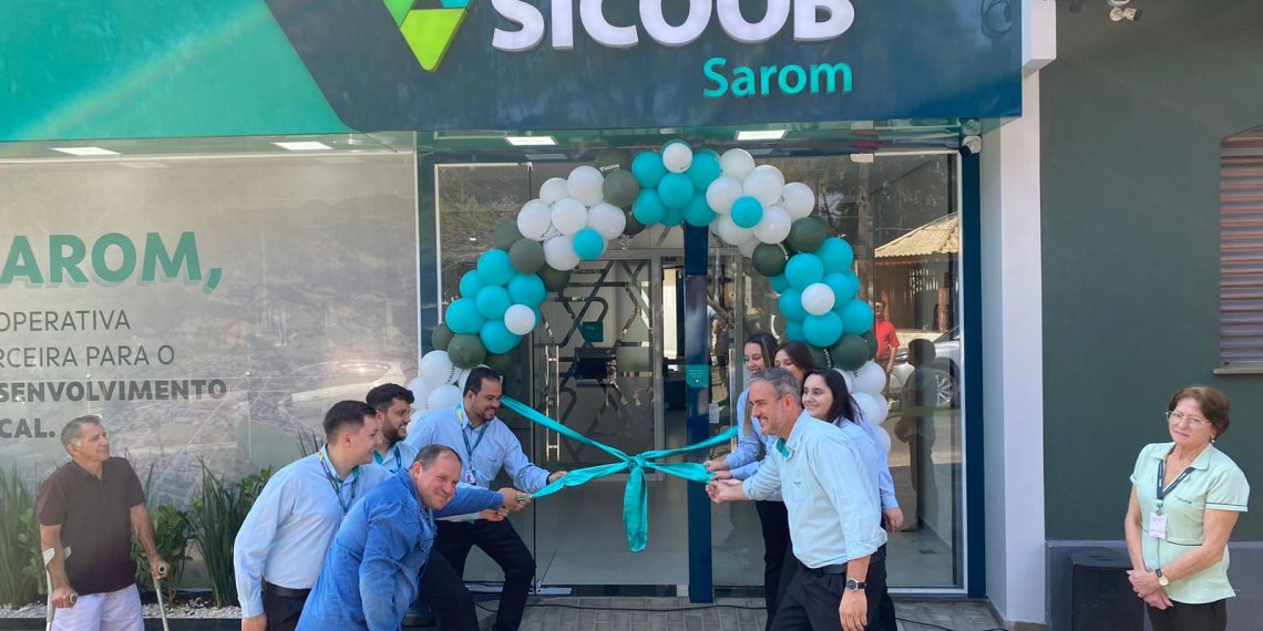 Sicoob Sarom reinaugura sua agência em Ibitiúra de Minas