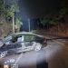 Motorista com sinais de embriaguez fica ferido após bater carro contra paredão de pedra em Poços de Caldas