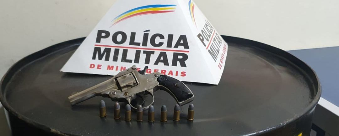 PM apreende revólver em loja em Poços de Caldas