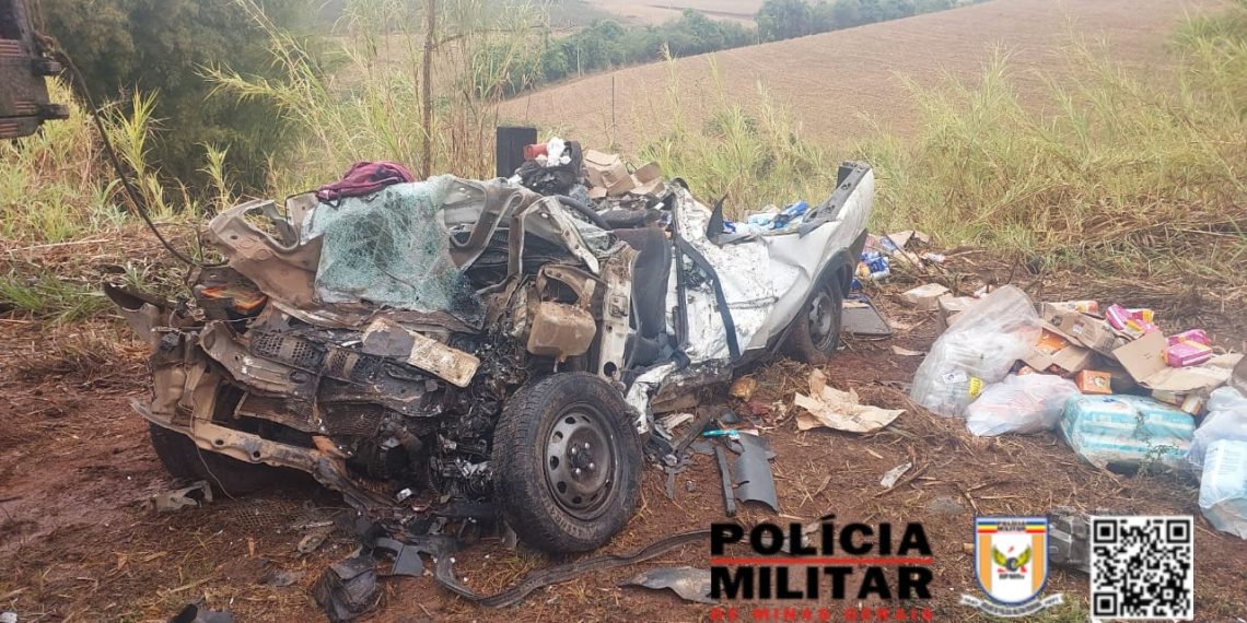 Motorista de caminhonete morre após ser atingido por caminhão no Sul de Minas