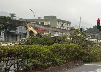 Tempestade causa danos na cidade de Poços de Caldas