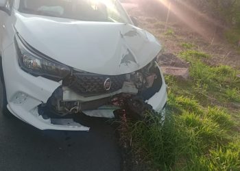 Carro batido é encontrado abandonado na zona sul de Poços de Caldas