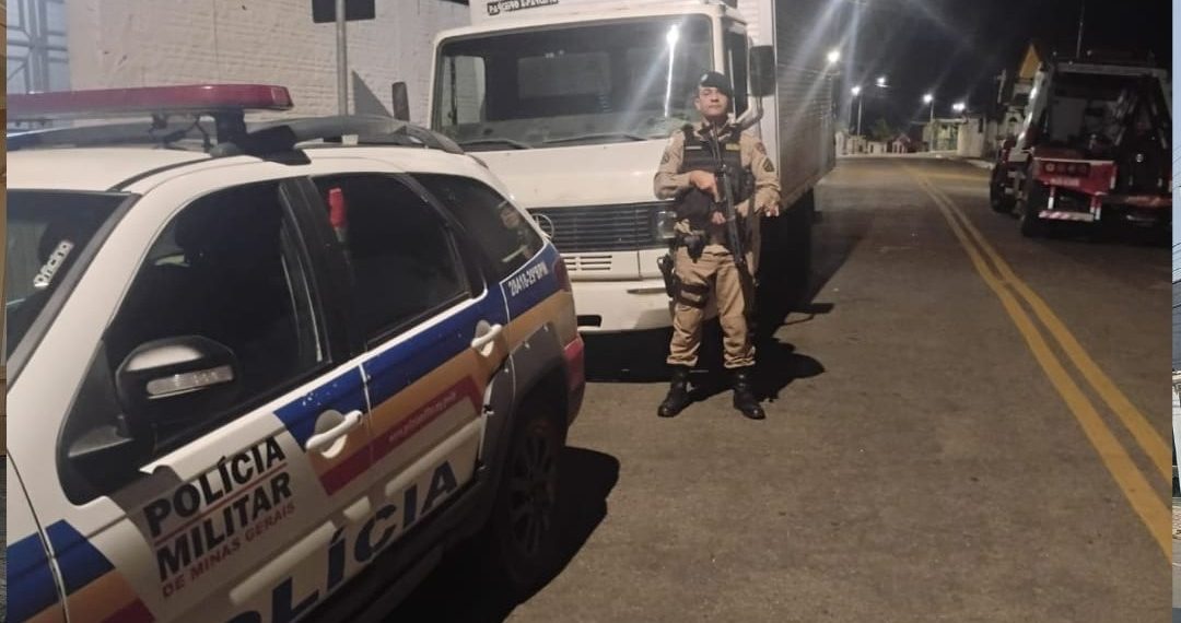 Caminhão com sinais de adulteração é apreendido e condutor é preso em Santa Rita de Caldas
