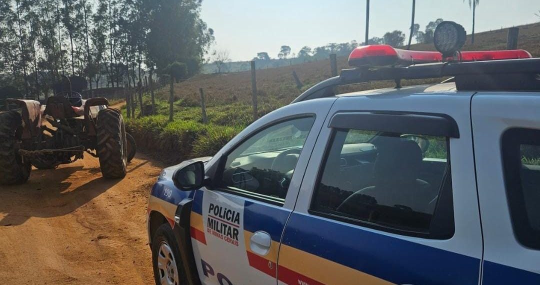 Carreta e trator furtados são recuperados pela PM em Caldas
