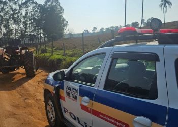 Carreta e trator furtados são recuperados pela PM em Caldas
