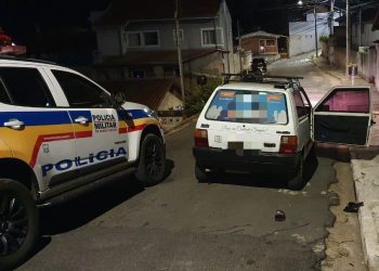 Em ação rápida, PM recupera veículo furtado e prende autores em Poços