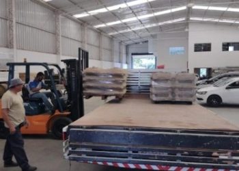 SOS Construção recebe grande doação de rejunte, louças sanitárias e revestimentos em Poços