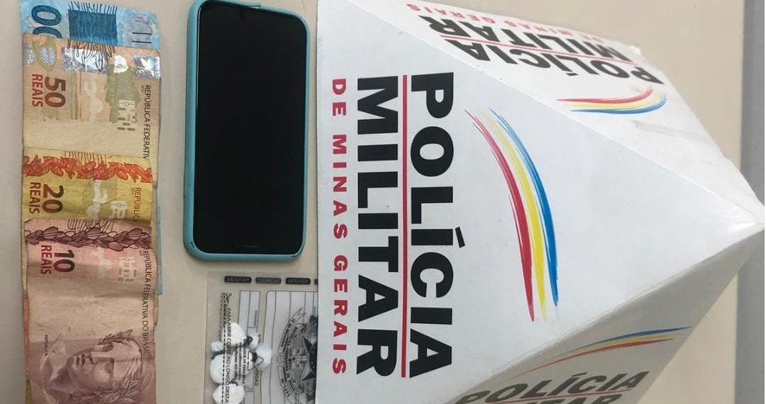 Polícia Militar prende mulher por tráfico de drogas em Botelhos