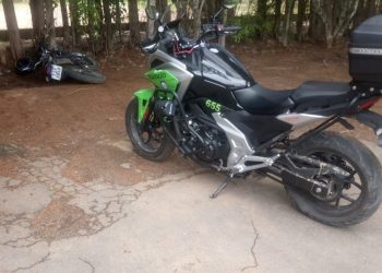 Irmãos são detidos após fuga com moto furtada em Poços de Caldas
