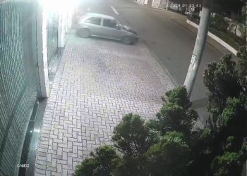 VÍDEO | Quadrilha usa carro para arrombar e furtar supermercado em Poços de Caldas