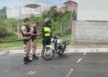 Demutran e PM apreendem moto adulterada em operação conjunta em Poços de Caldas