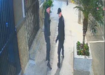 Jovem espancado por seguranças tem coágulo no cérebro e não movimenta uma perna
