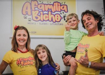Família Bicho leva show para crianças em vulnerabilidade social em Poços
