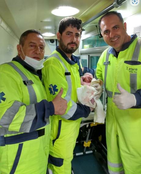 Bebê nasce na BR-381 durante viagem da família no sul de Minas