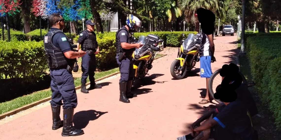 Operação Praça Segura resulta na prisão de suspeito por tráfico em Poços