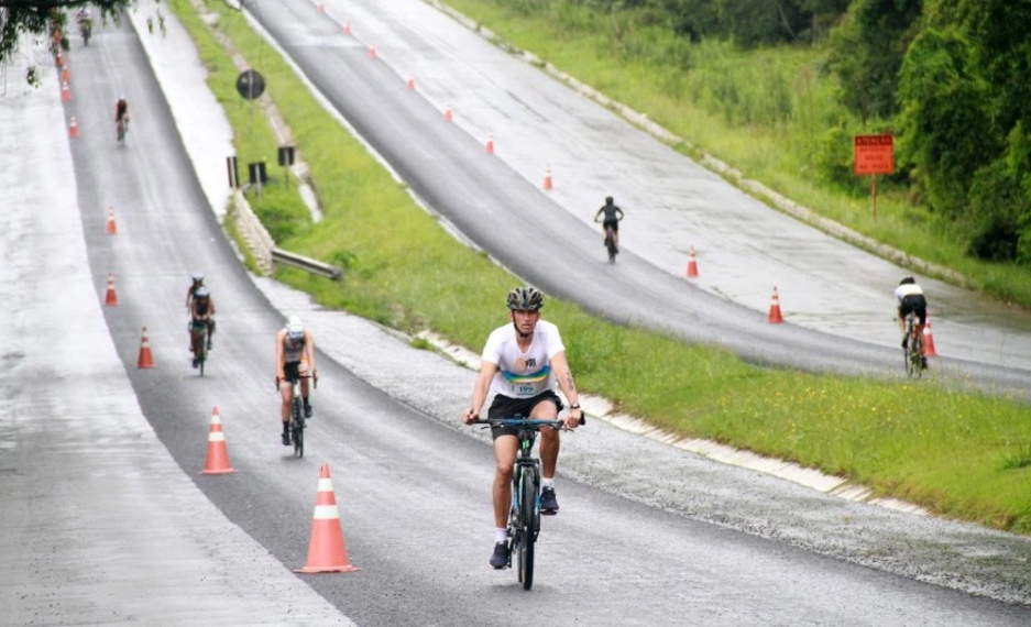 Competição de triatlo acontece neste domingo (10) em Poços