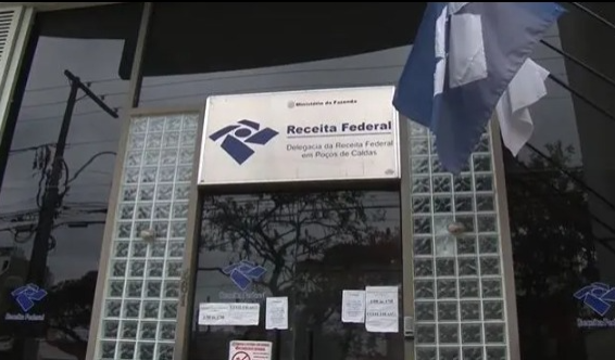 Agência da Receita Federal de Poços inicia atendimento em Libras