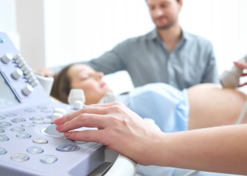 Hospitais de Poços devem cumprir lei que garante acompanhante para mulheres