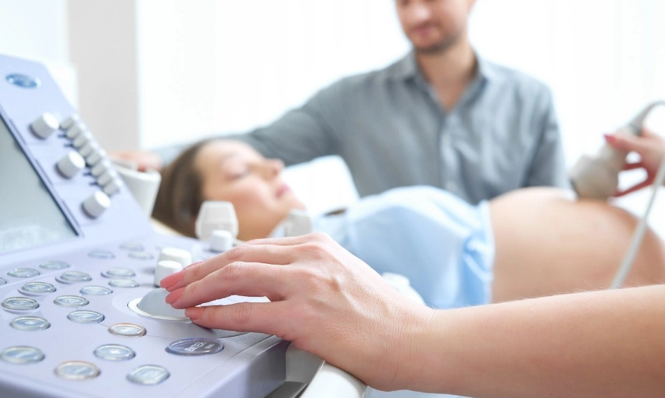 Hospitais de Poços devem cumprir lei que garante acompanhante para mulheres