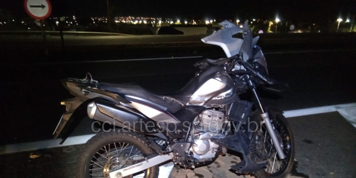 Acidente entre três veículos deixa uma pessoa ferida em Aguaí