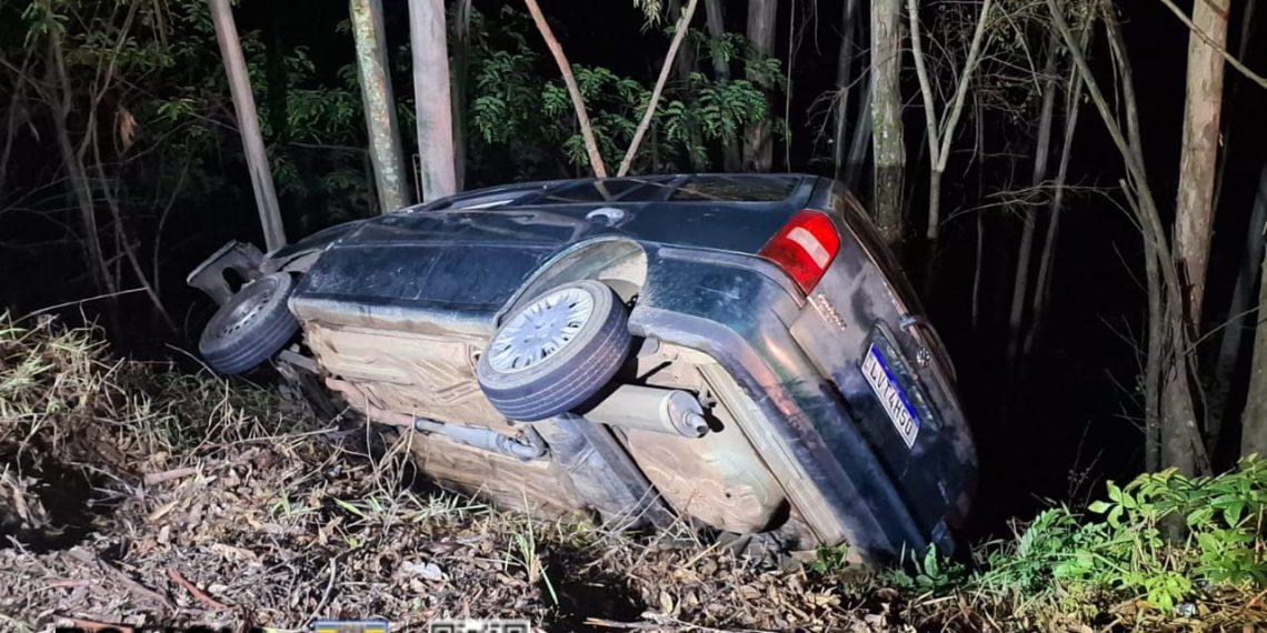 Motorista embriagado colide contra camionete na Rodovia do Contorno em Poços de Caldas