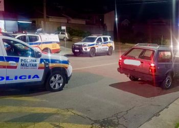 PM recupera carro furtado e adolescentes são apreendidos por receptação em Poços