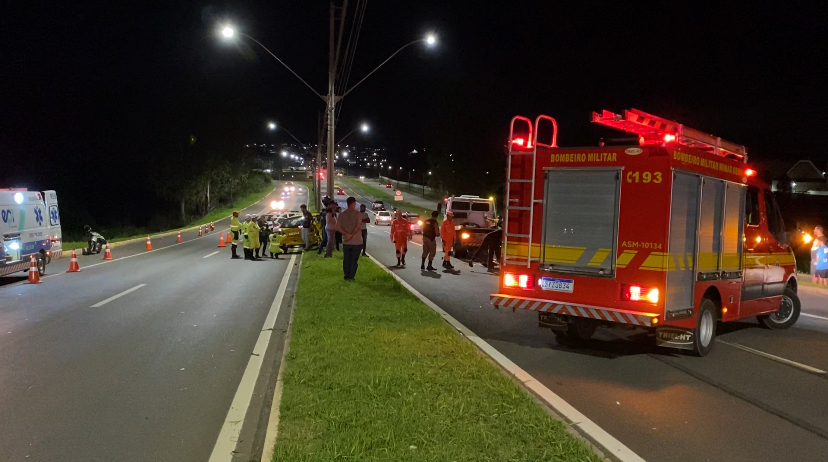 Acidente envolvendo capivaras e três carros deixa mulher ferida em Poços de Caldas