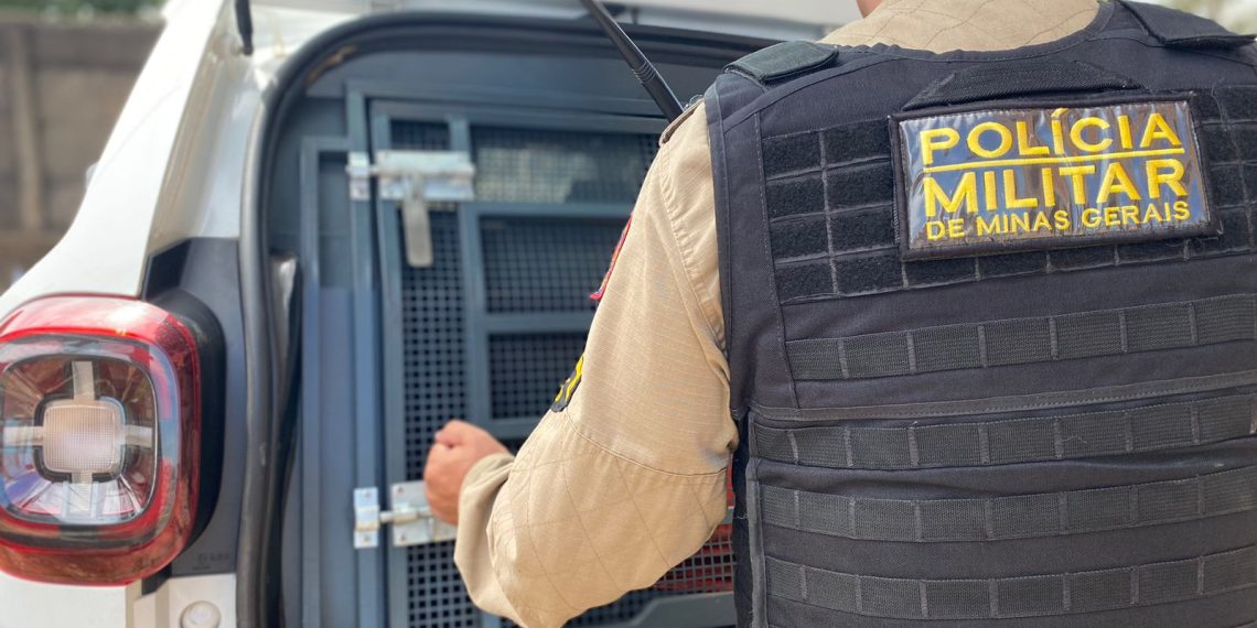 PM faz operação no centro de Poços e prende foragido da justiça