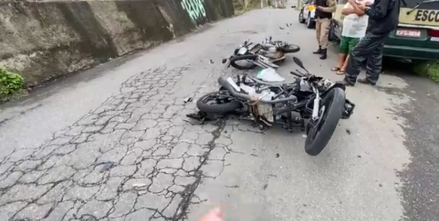 Colisão entre duas motos deixa três feridos em Poços de Caldas