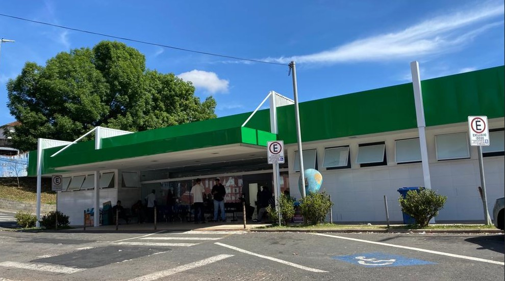 Homem socorrido após agressão é flagrado se masturbando na UPA de Poços