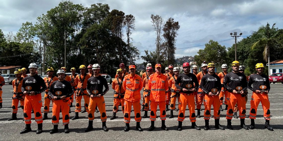 Bombeiros de Poços formam 29 alunos no curso de salvamento terrestre