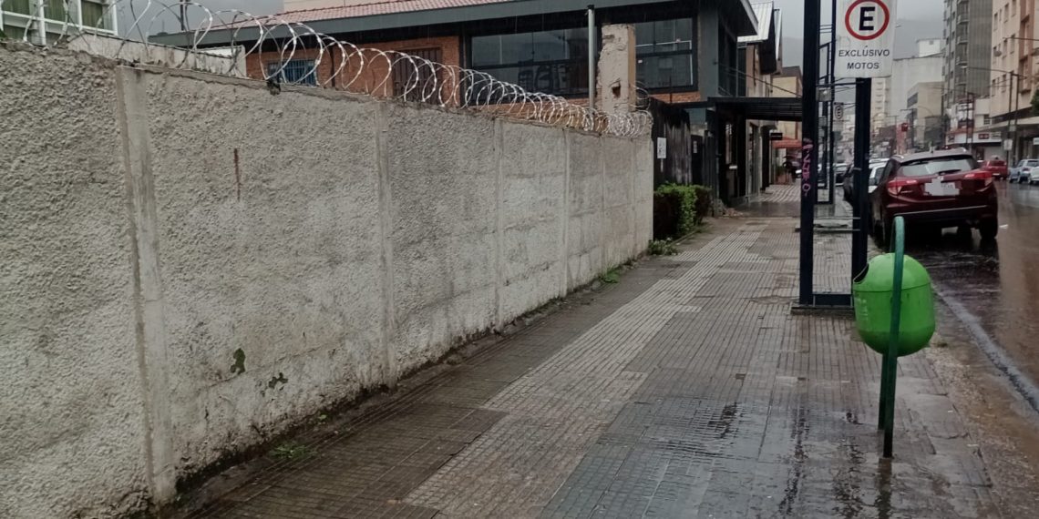 Jovem de 19 anos morre baleado após briga em bar no centro de Poços de Caldas