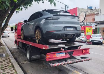 Blitz: carros de luxo são removidos em fiscalização da PM e do Demutran em Poços