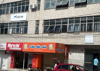 Prédio que abriga setores da Prefeitura é evacuado após explosão em padaria em Poços de Caldas