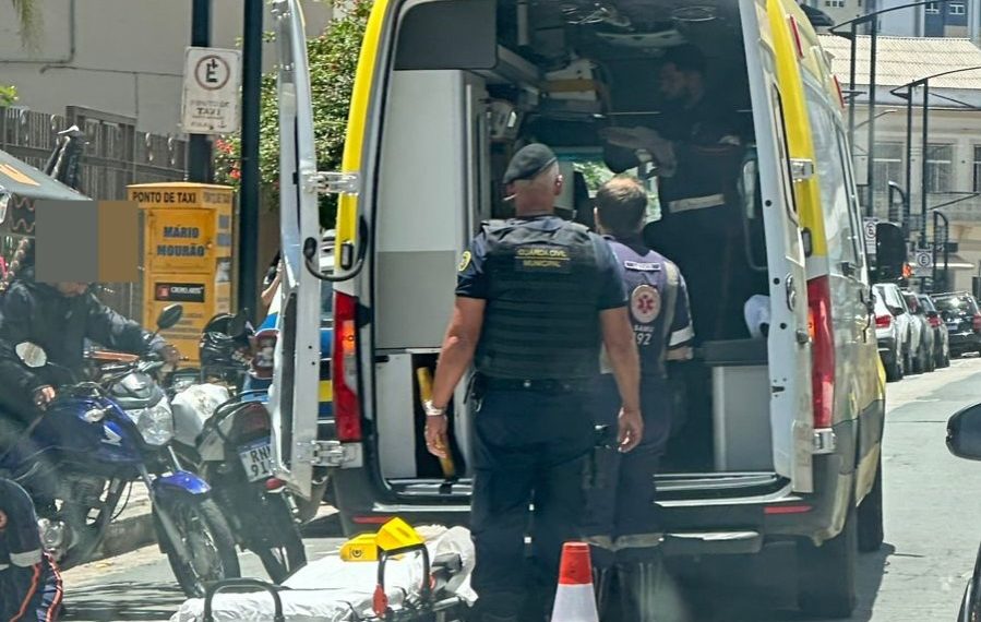 Dois motociclistas ficam feridos em acidente em Poços de Caldas