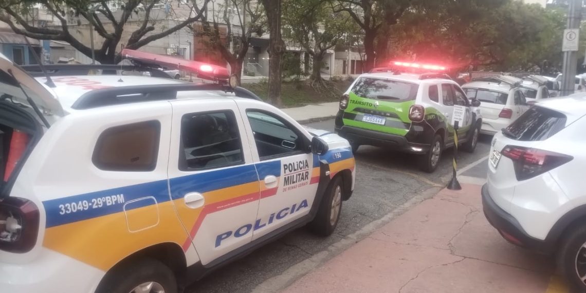 Homem tenta retirar carro apreendido e acaba preso por não pagar pensão