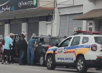 Motorista é socorrido após passar mal e colidir com outros veículos em Poços de Caldas