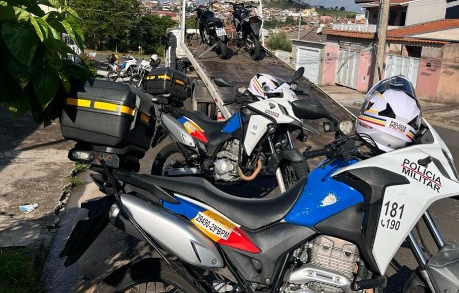 Dupla é presa e adolescente apreendido por receptação e adulteração de sinal de veículo em Poços de Caldas