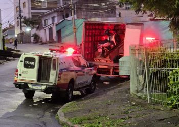 PM encontra motos, chaves e documentos de veículos em imóvel de suspeito preso