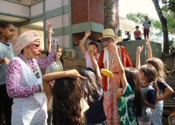 Mais de 2 mil crianças recebem visitas de “idosas carismáticas” em escolas públicas de Poços