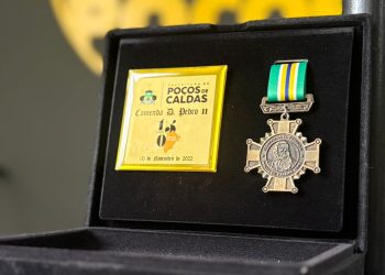 Diretor do Grupo Onda recebe medalha da Comenda Dom Pedro II