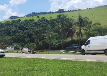 Mulher fica gravemente ferida após acidente em Divinolândia