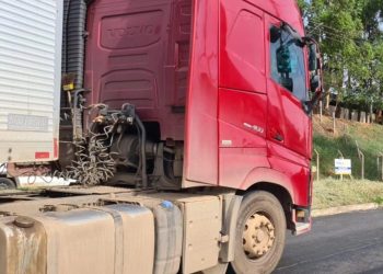 Motociclista morre após acidente com carreta no Sul de Minas